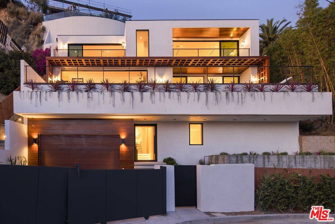 1525   Marlay Dr 4BR Sunset Strip La