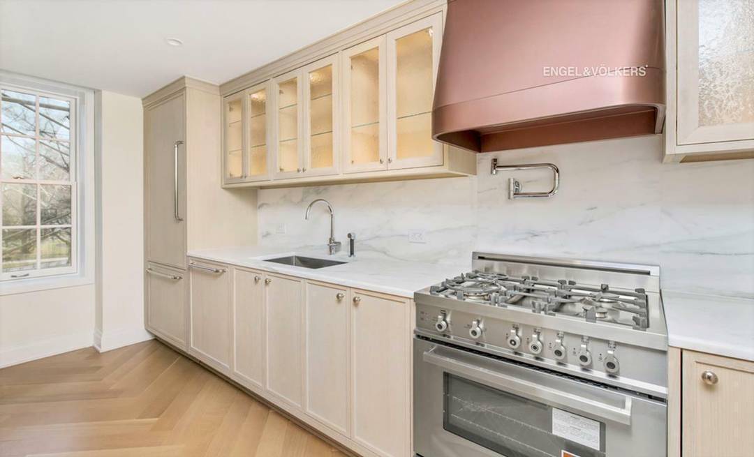 Rarely available triple mint one bedroom gem with DIRECT park views.