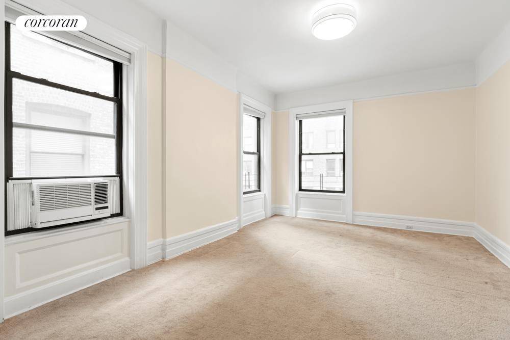 Please note Photos are of actual apartment.