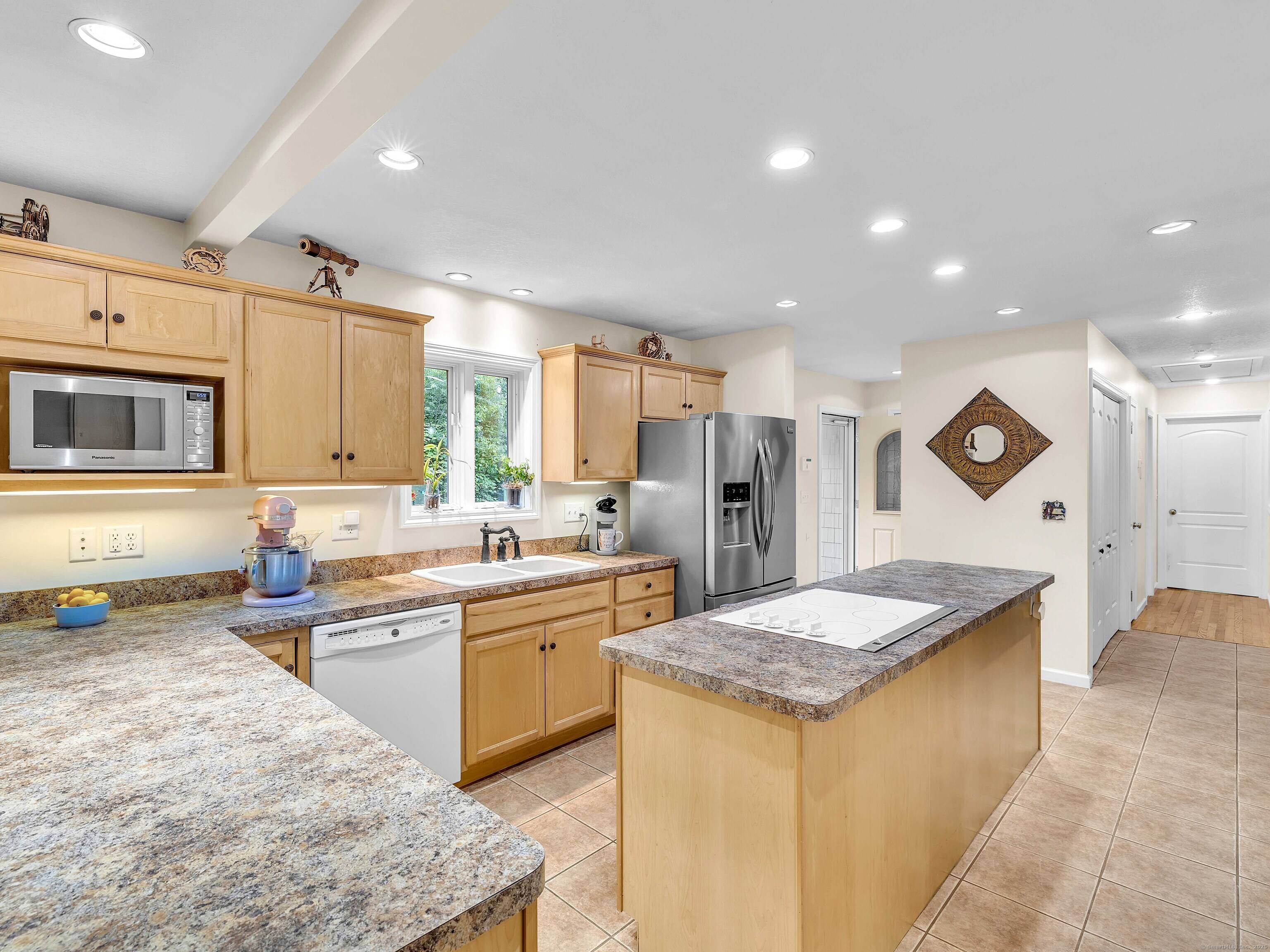 Welcome to 219 Doyle Rd in the heart of Oakdale !