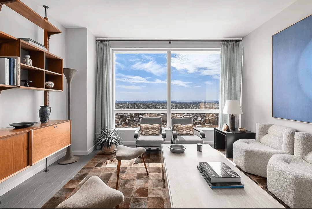 Positioned on the 61st floor of Brooklyn's tallest and most prestigious residential tower, Residence 61F offers an unparalleled living experience defined by sweeping, unobstructed views of cityscape.