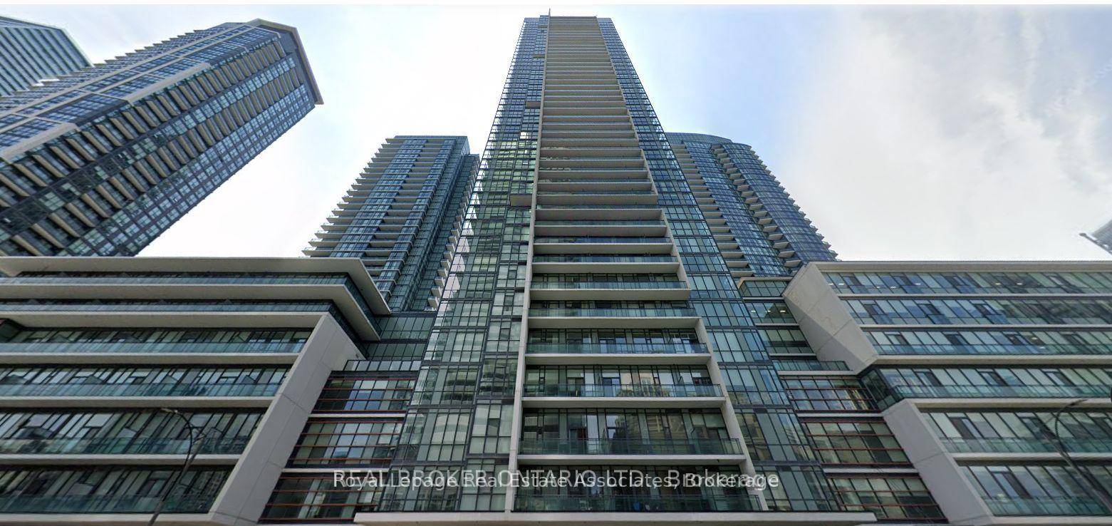 Spacious 1 Den Unit with Endless South Views from the 44th Floor !