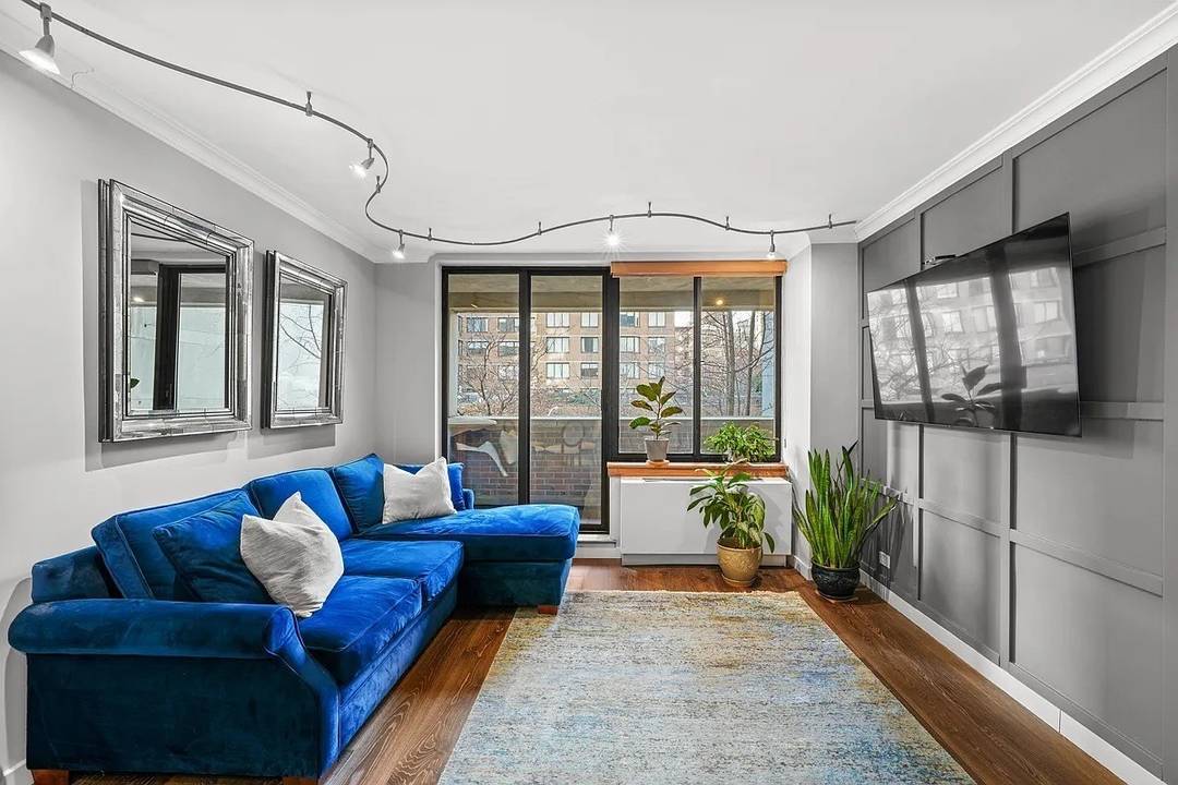 Welcome to Residence 3A at The L Isola, a beautifully updated one bedroom condominium tucked away on a quiet, tree lined block in the heart of Kips Bay.