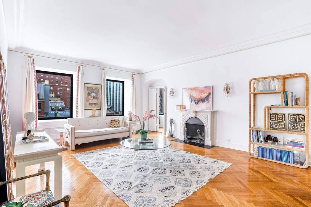 Ideally located in one of Manhattan s most coveted neighborhoods between Park and Lexington Avenues in the heart of the Upper East Side, this sun flooded, prestigious pre war co ...