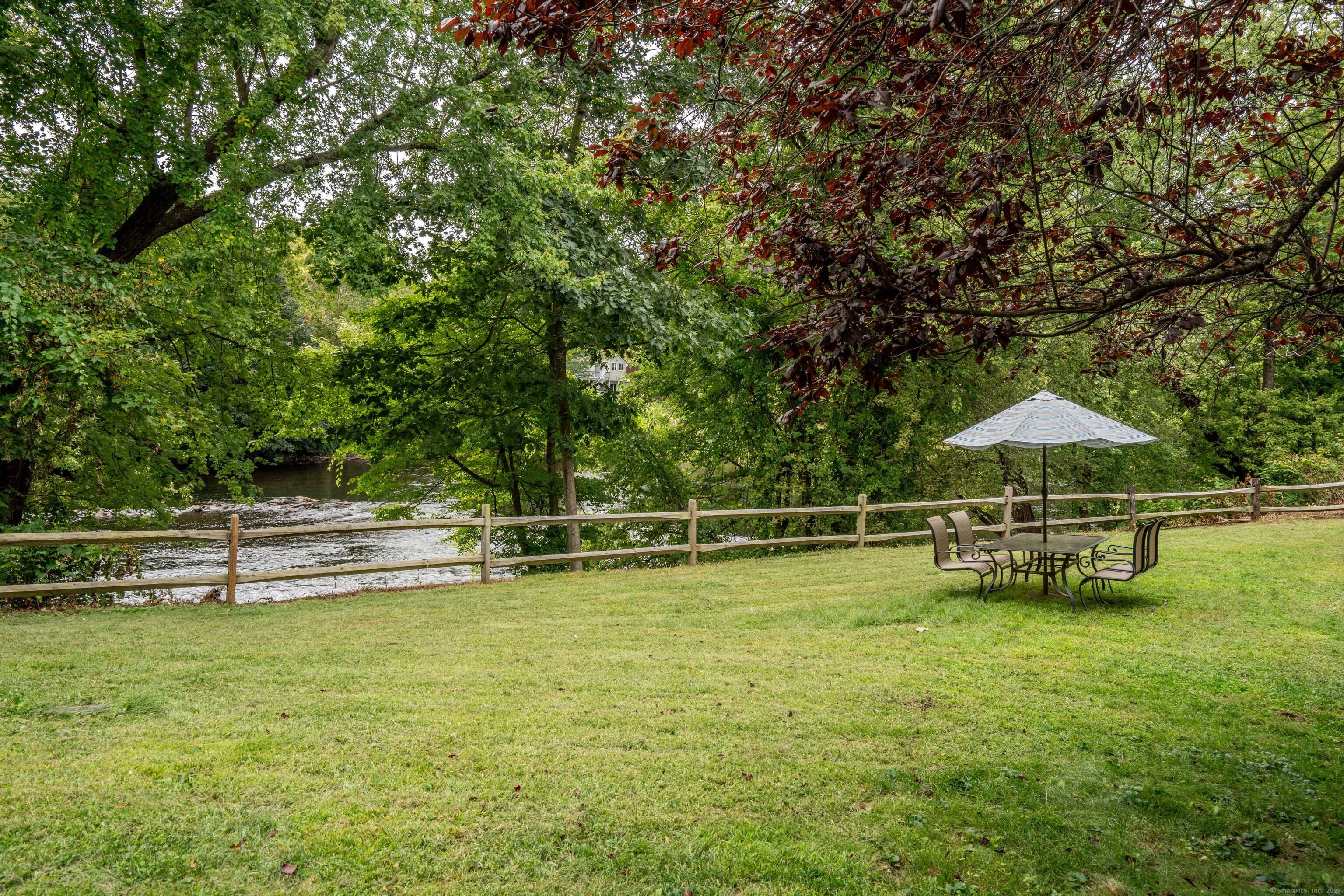 Vacation at home year round with fantastic views, a peaceful setting and amazing tranquility.