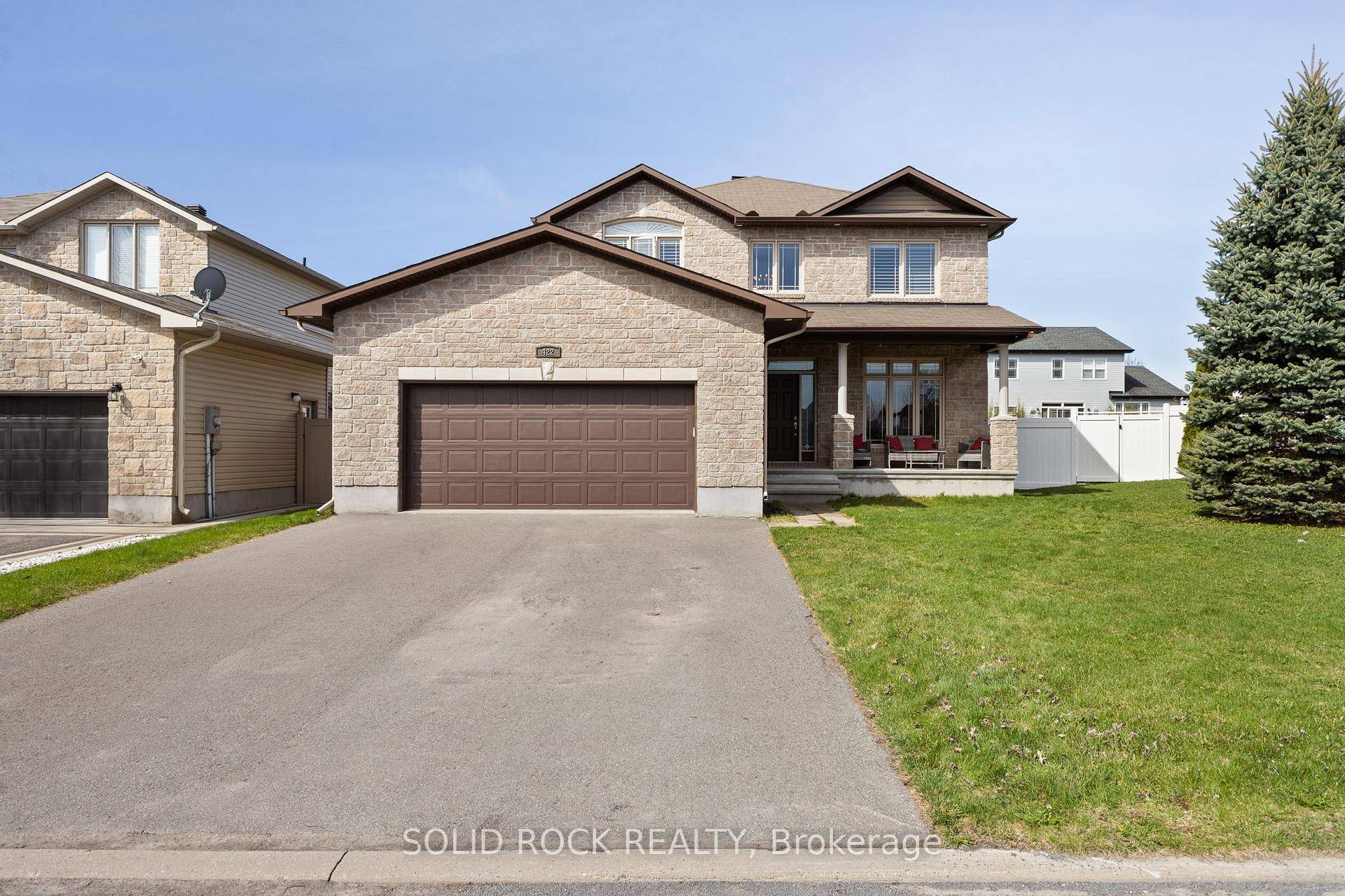 Here's your opportunity to own a beautiful move in ready 2 storey home !