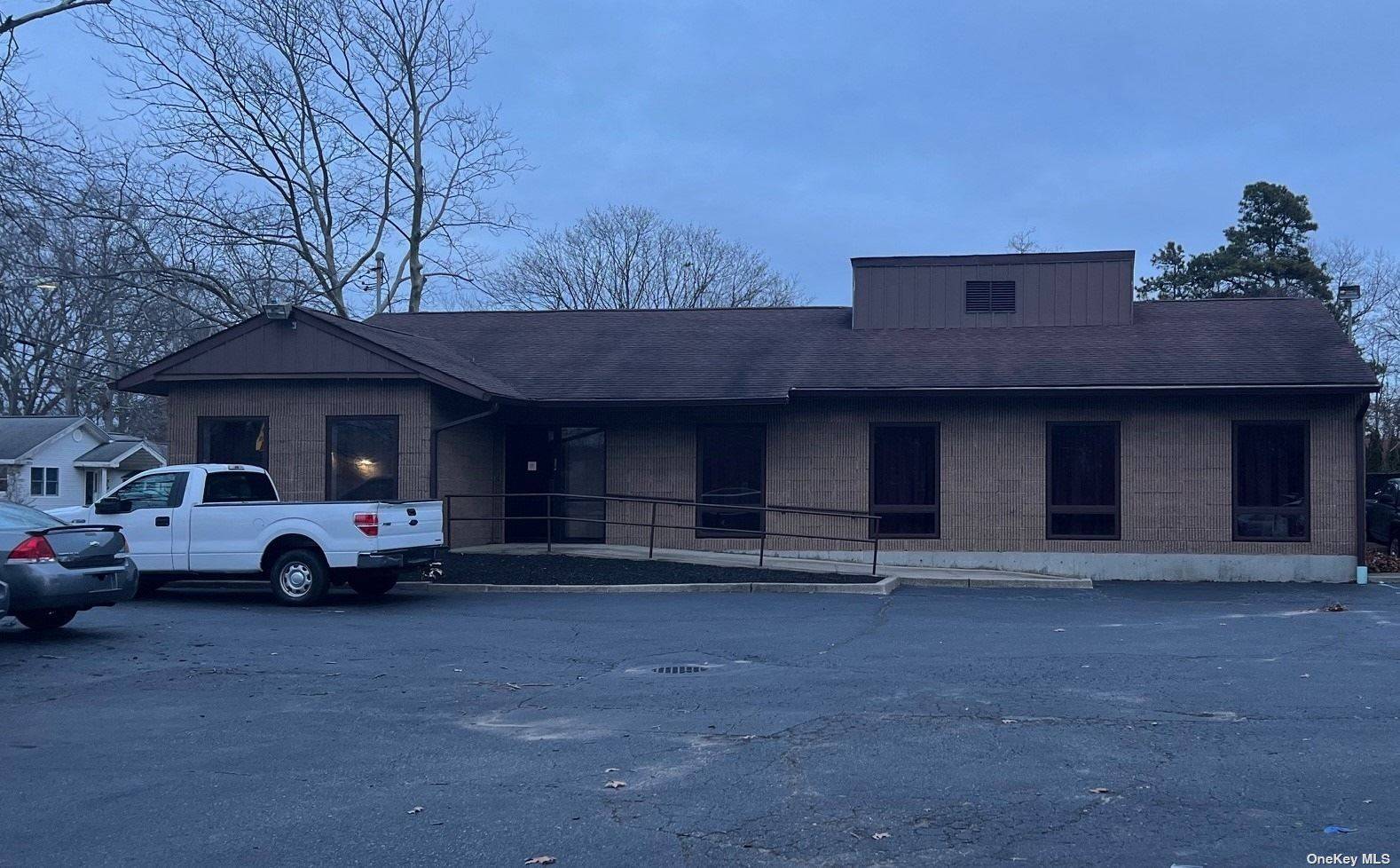 Updated Office Building for single use tenant, General Services D allows for Medical, Office, Day Care, Adult Facility, New HVAC, alterations allowed, Hi Visibility on Islip Avenue Route 111 Ample ...