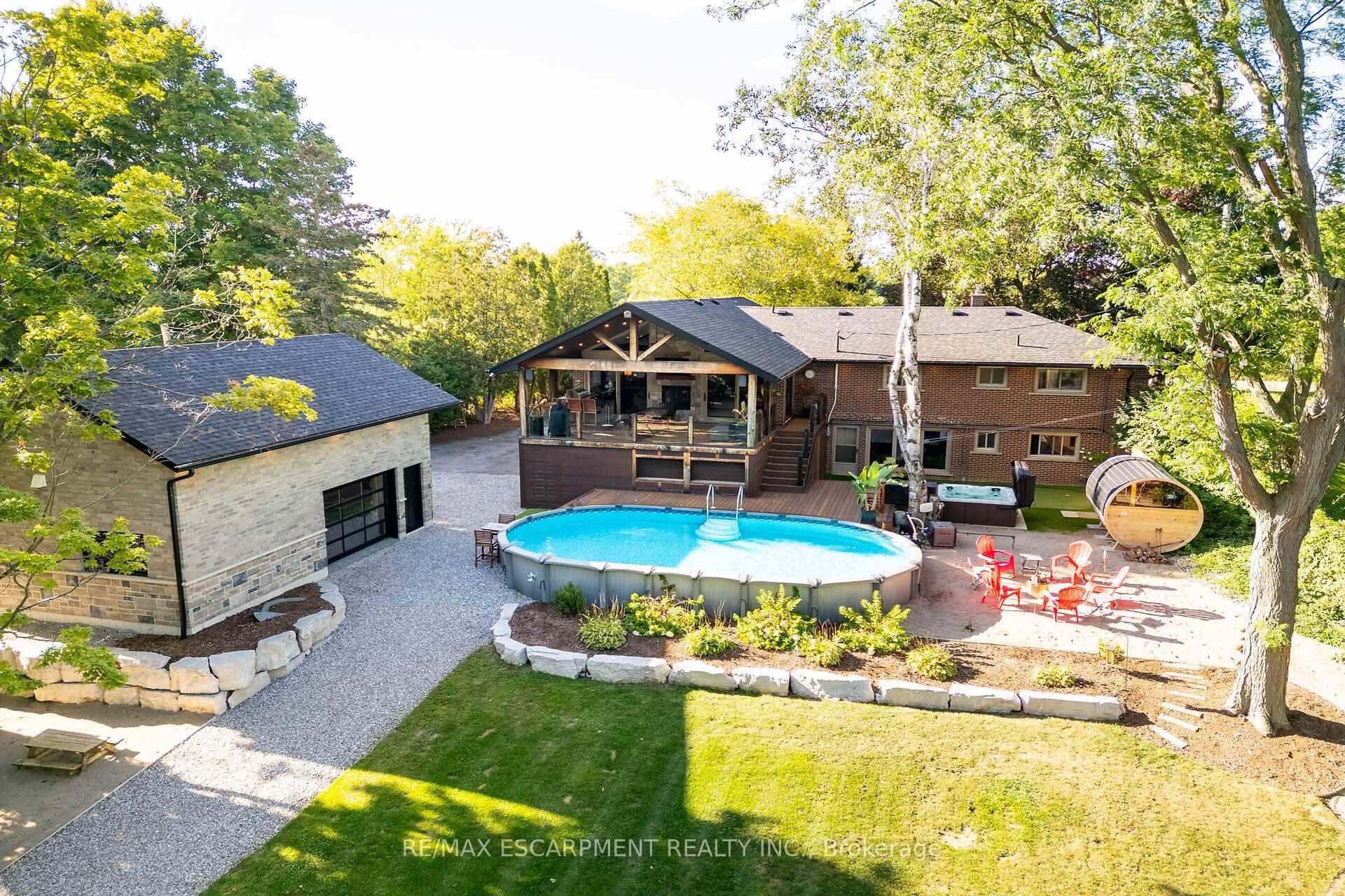 Grand River Waterfront Masterpiece !