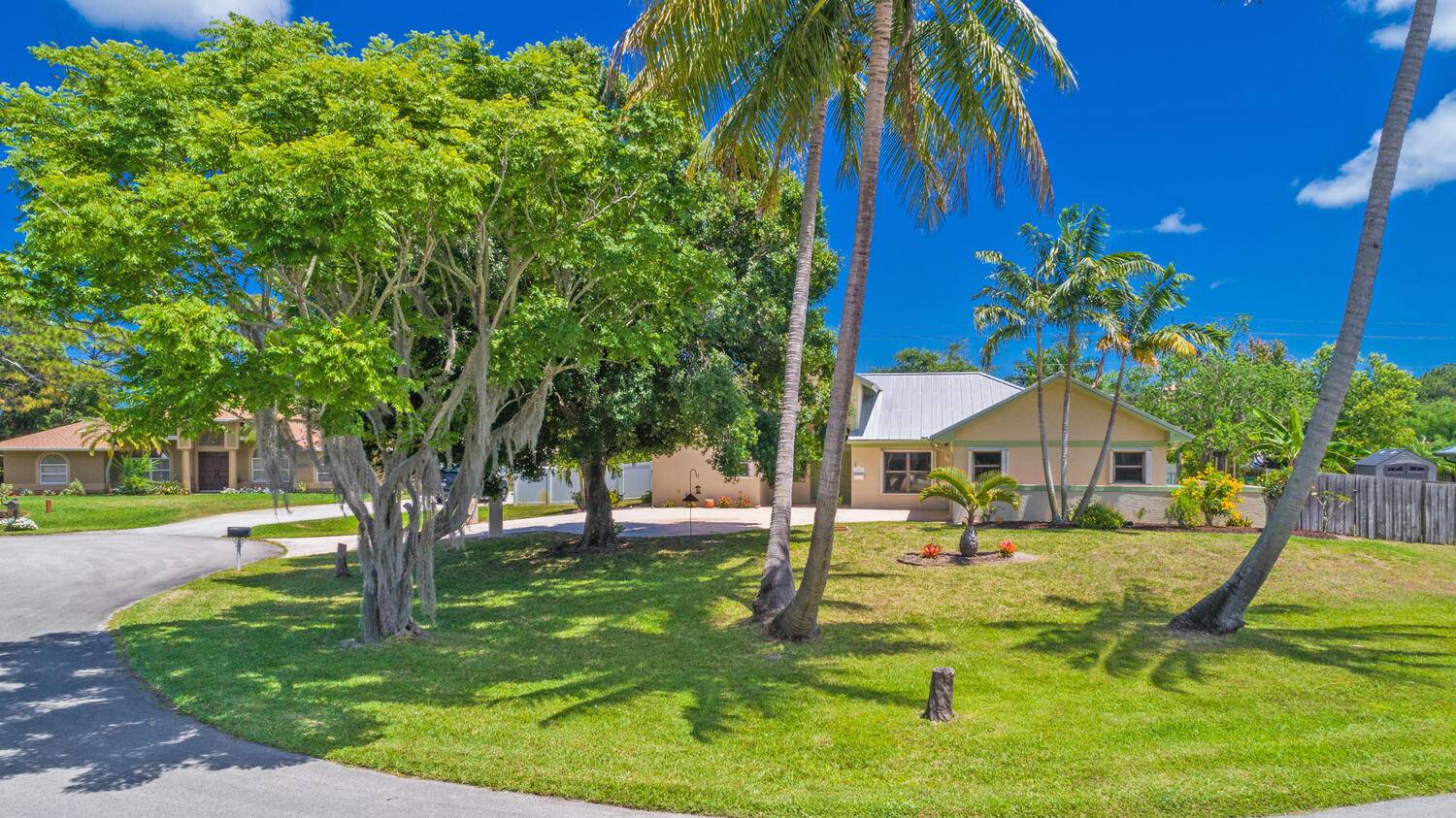 Beautifully Updated Solid Concrete Block Home Situated On A Fenced 1 2 Acre On a Quiet Cul De Sac Street In The Much Sought After Community of Beau Rivage.