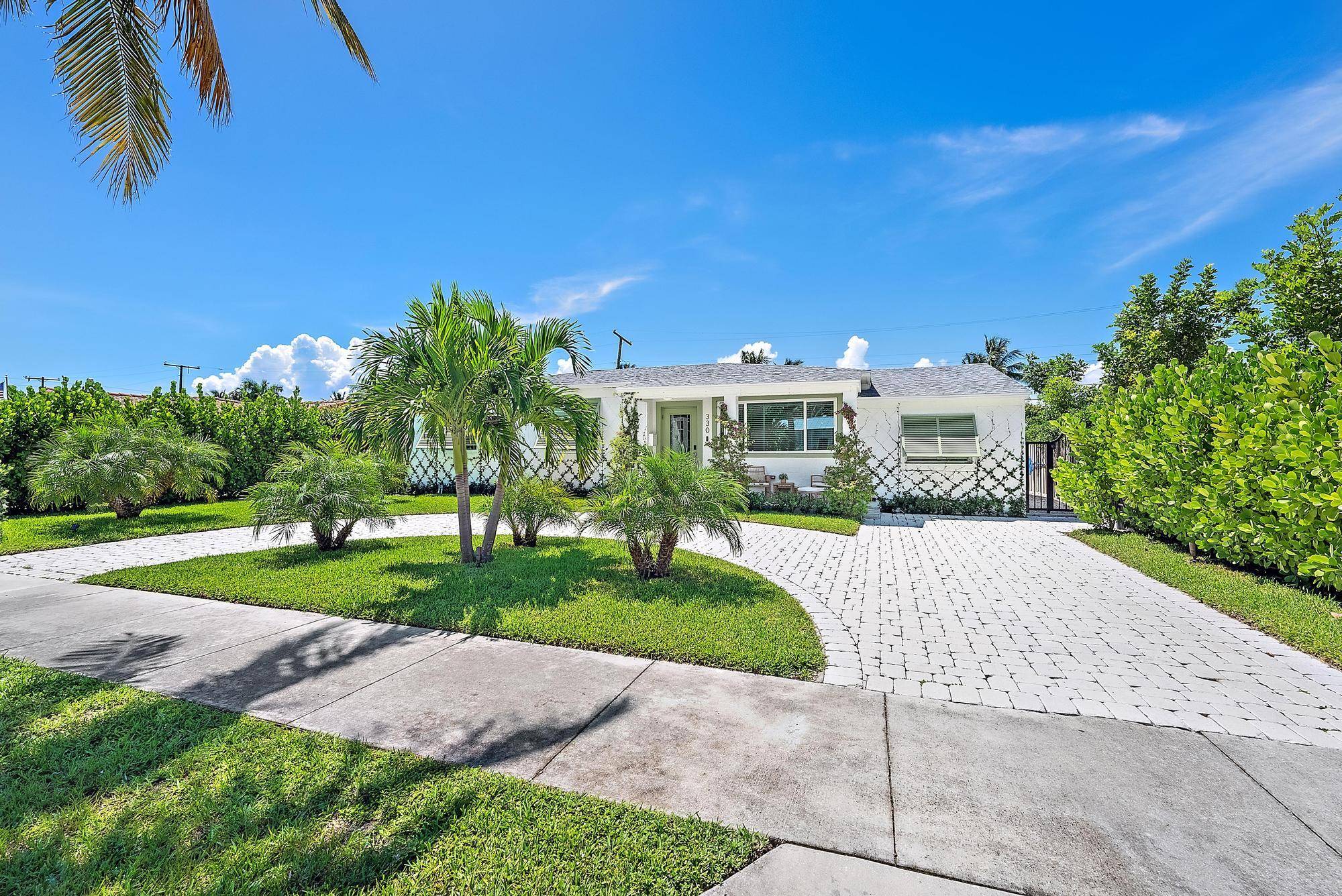 Welome to Casita SoSoLocated in West Palm Beach's highly desirable South of Southern ''SoSo'' neighborhood, this newly renovated single story home combines high end design, modern technology, and resort style ...