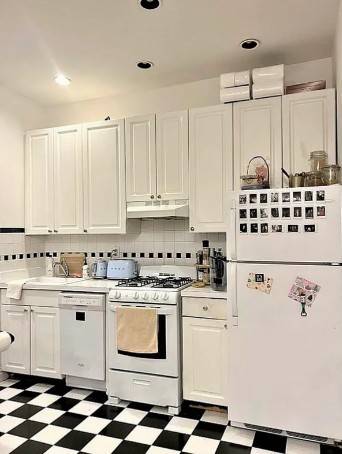 Available in September. Spacious 2 bedroom unit, fully equipped including a dishwasher and Washer dryer will be put in with X large living area and great storage.