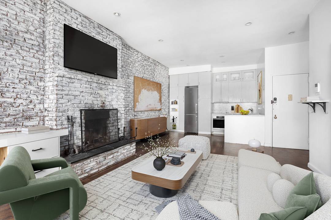 A beautifully renovated true one bedroom in the heart of Chelsea, seamlessly blending classic pre war charm with modern convenience.