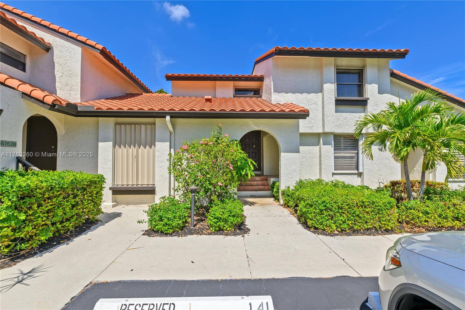 Beautiful 3 bed, 3 bath townhome in a gated community in Boca Raton.