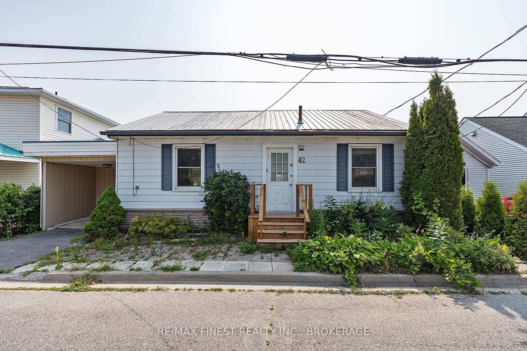 Stunning and, tastefully decorated year round home in the heart of Picton offers 1, 234 sq.