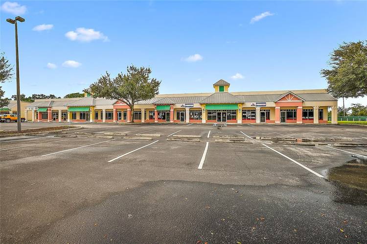 Offered for LEASE Lakeridge Center Attractive well maintained !