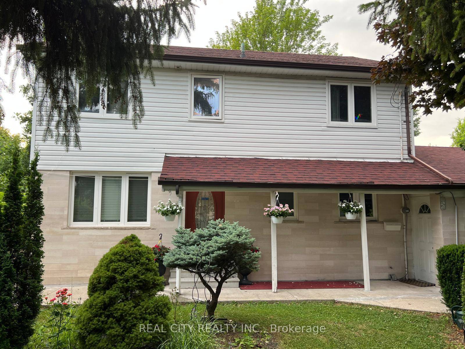 Discover your private oasis in Mississauga on a quiet, dead end street with no rear or side neighbors enjoy ultimate privacy and zero through traffic !