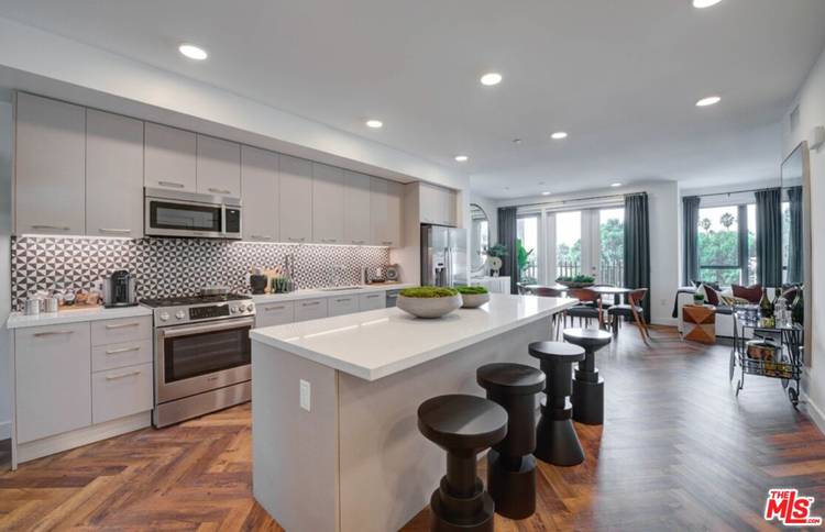1250 N Fairfax Ave 1BR Hollywood Hills East La
