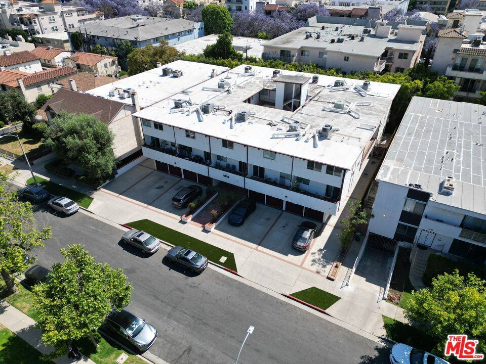 1615 Greenfield Ave 32BR La