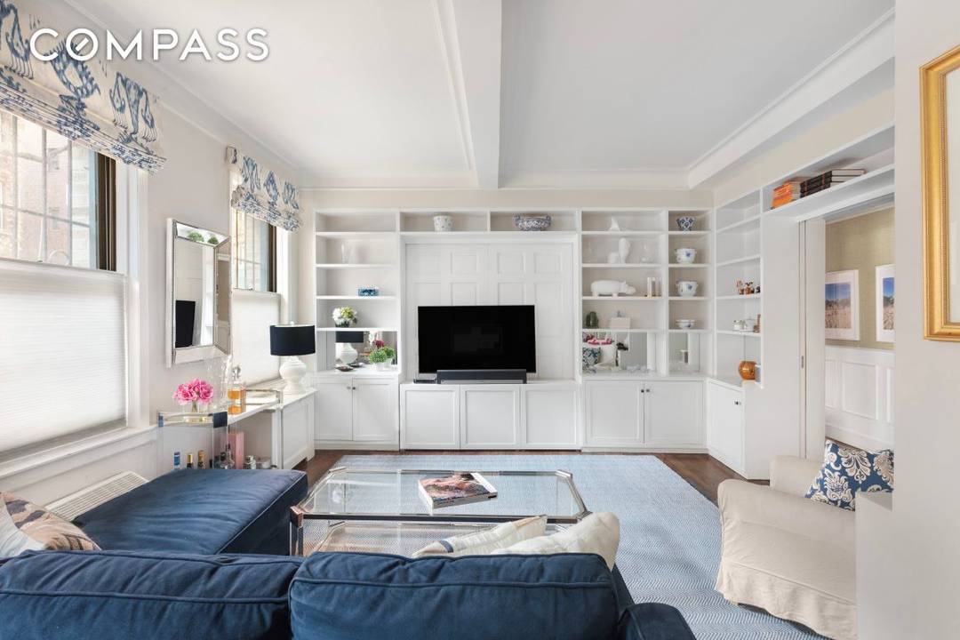 Move right into this stunning 2 bedroom, 1 bath apartment in a distinguished full service prewar cooperative just off Park Avenue in sought after Carnegie Hill.