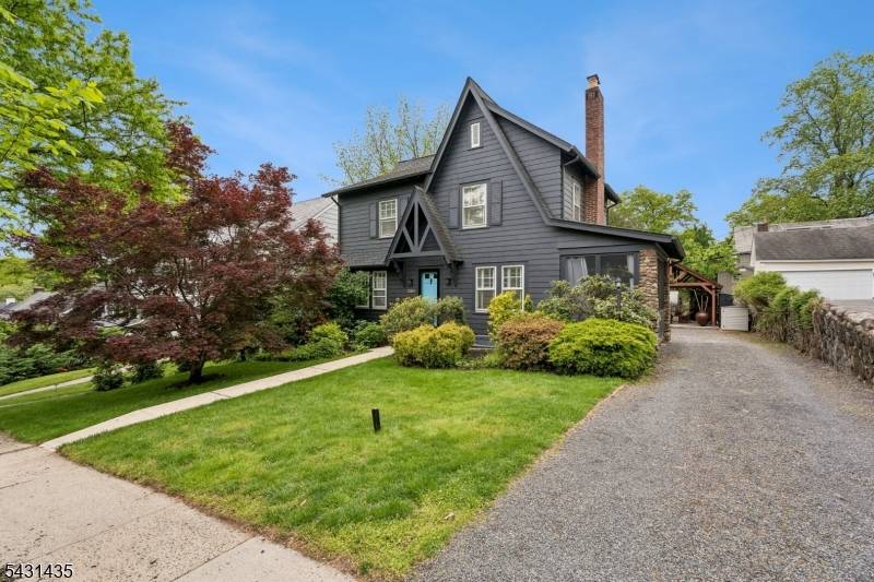 Welcome to this charmer in a fantastic neighborhood, blocks from NYC transportation, Schools, Parks, and downtown entertainment and restaurants.
