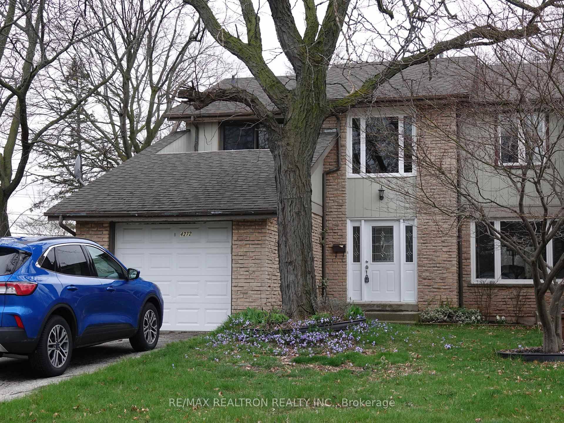 Renovated and Sparkling 2 Storey ; 3 Bdrm Semi Detached in Perfect Central Location in Mississauga Hwy 403 Exit Waiting to Be Matched with A Tenants.