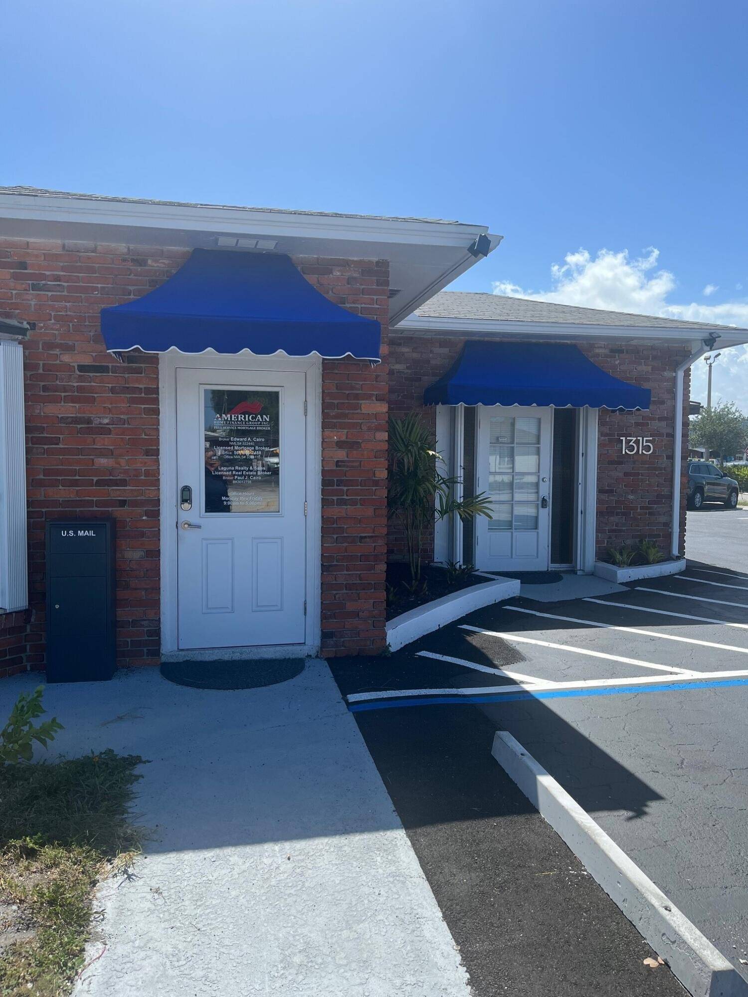 Price 7, 500 monthOption to divide into two spaces one larger at 1250 sf 5995 month plus utilitiessmaller 300 sf 1500 month plus utilitiesSale 1, 299, 000Premier freestanding brick building ...