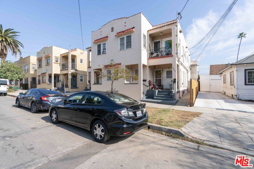 1266 N Ardmore Ave 10.0 LA