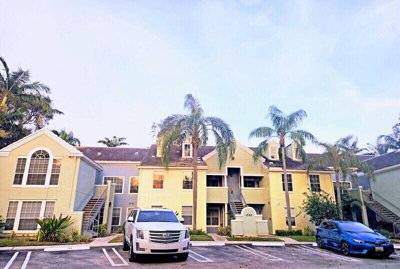 1 1 first floor condo located in the highly desired gated community of Bahia Delray.
