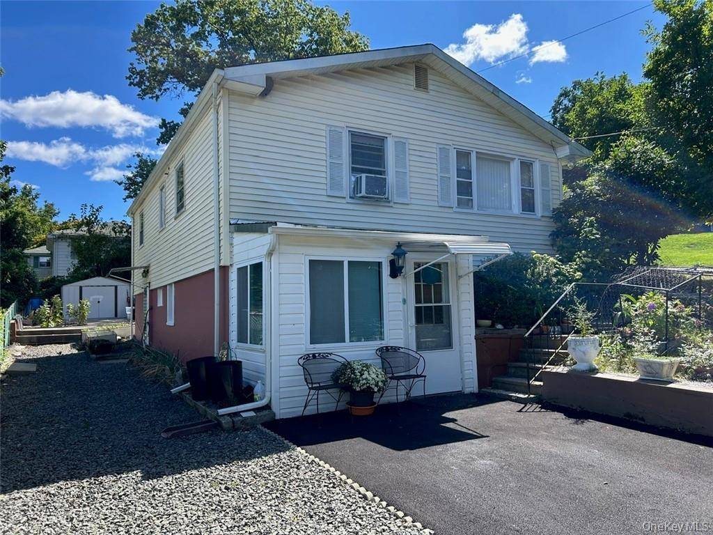 Nyack, NY Wonderful duplex is perfectly designed for multi family living.