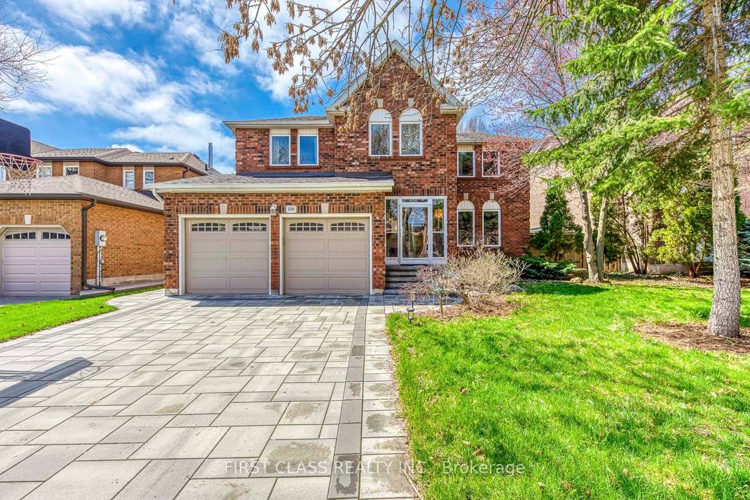 Welcome to the highly sought after Glen Abbey community in Oakville.