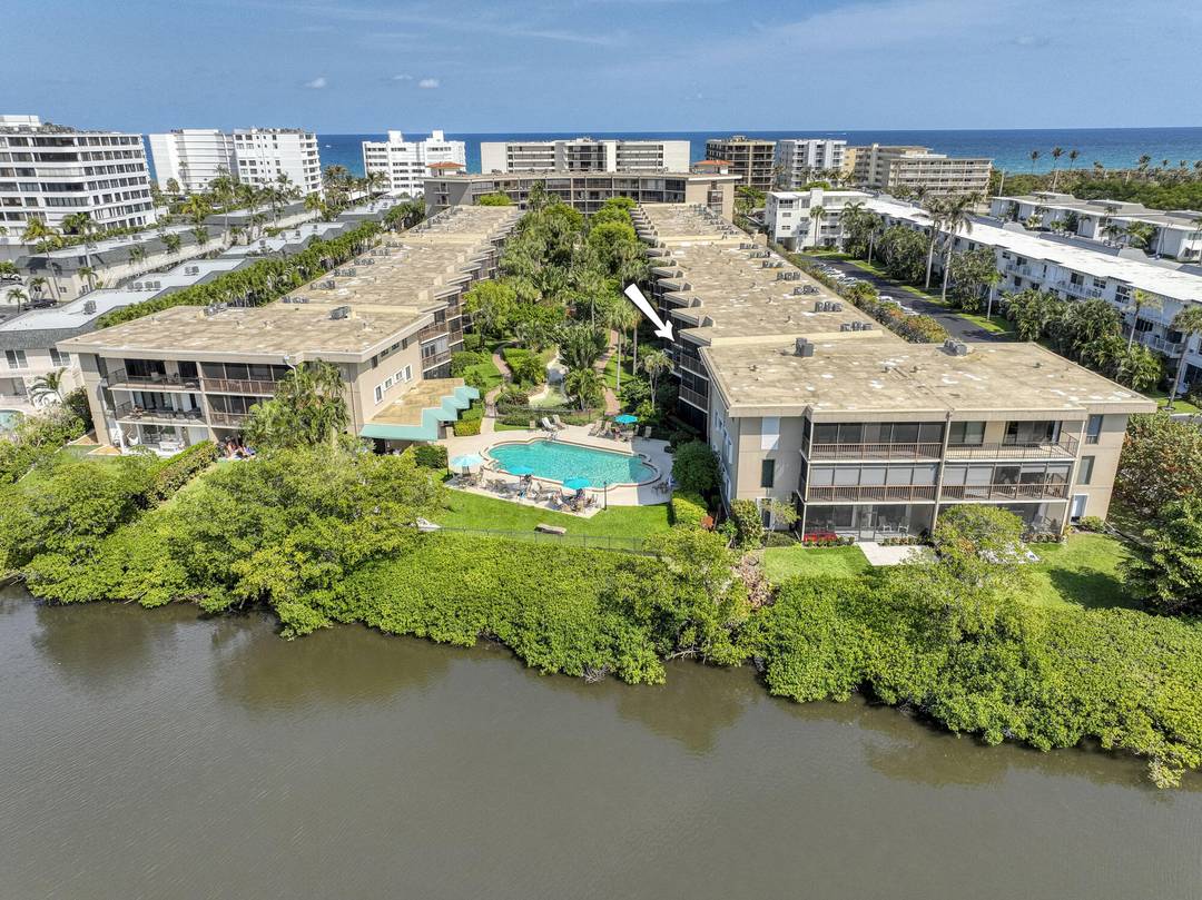 INTRACOASTAL VIEWS await in this stunning 2 2 waterfront condo, fully furnished for seasonal or off seasonal rentals.