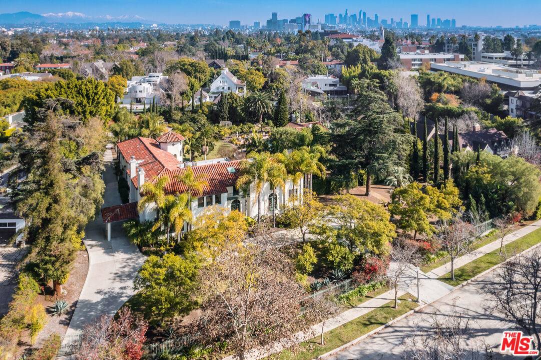 644  S MUIRFIELD RD LA