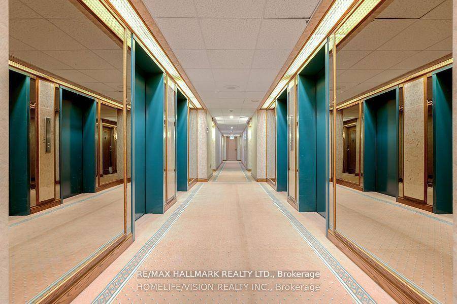 Prestigious 'Skymark I' Well Maintained, Clean Suite.