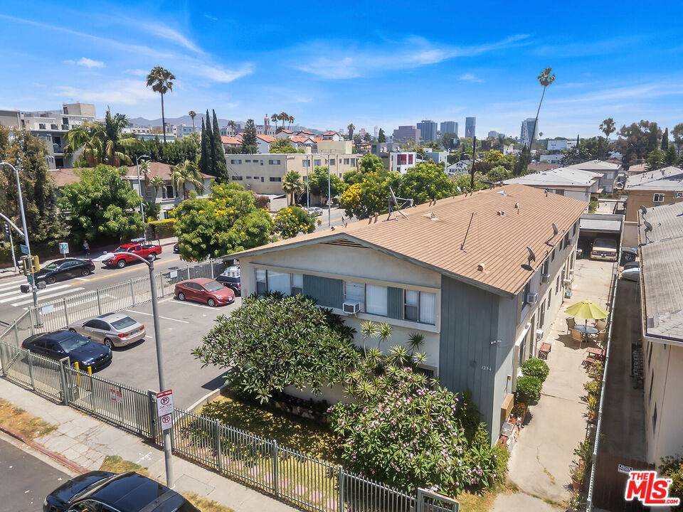 1254  N Orange Dr 11BR Hancock Park La