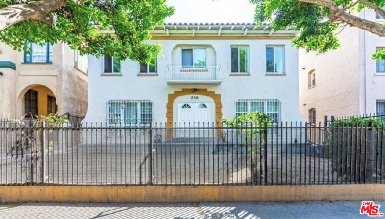 238 S Kenmore Ave 3BR Mid Wilshire La