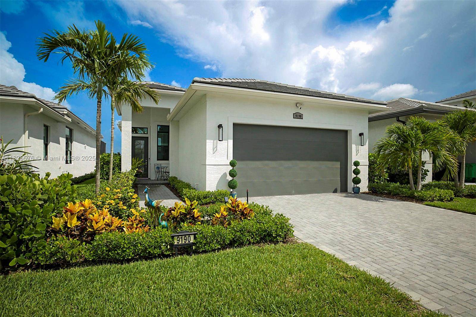 NEW ! ! ! Seller offering BUYERS CREDIT OF 10, 000 for closing before Sept 26.