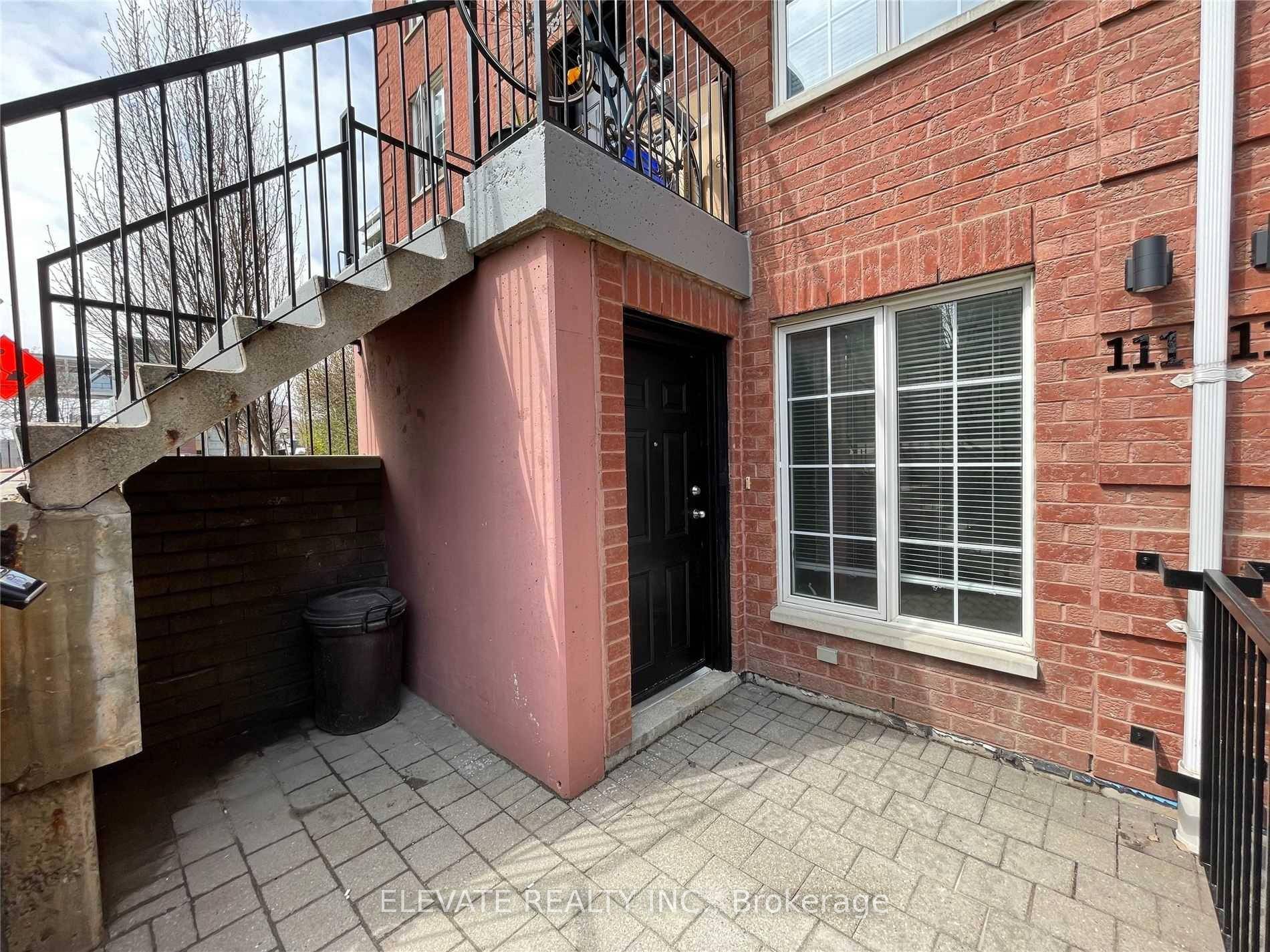 King West Village. 1 Bedroom, 2 Level Townhome In The Electra Towns, Rent Includes Heat, Hydro And Underground Parking !