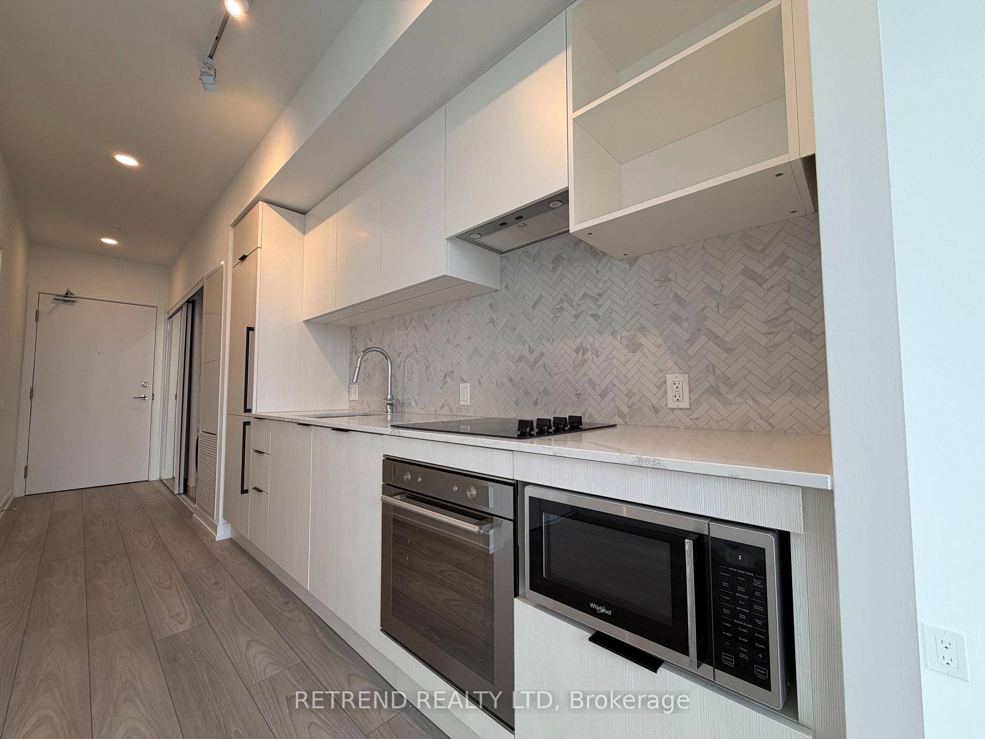 Experience Urban Sophistication in This Exceptional Penthouse Studio !