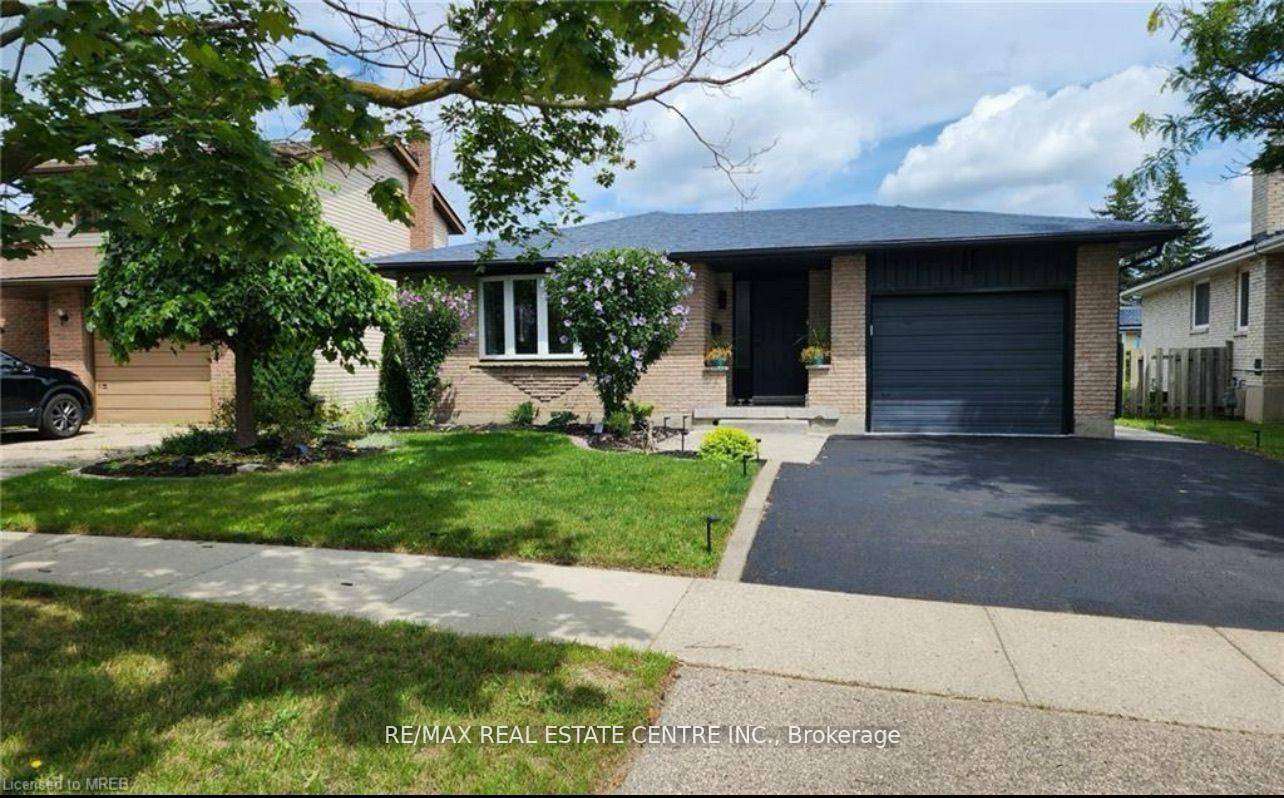 Explore the Residence with 3 bed, separate living and dining area, ideally situated With Minutes To HWY 401 and 8, Waterloo, Schools, Shops And Transport.