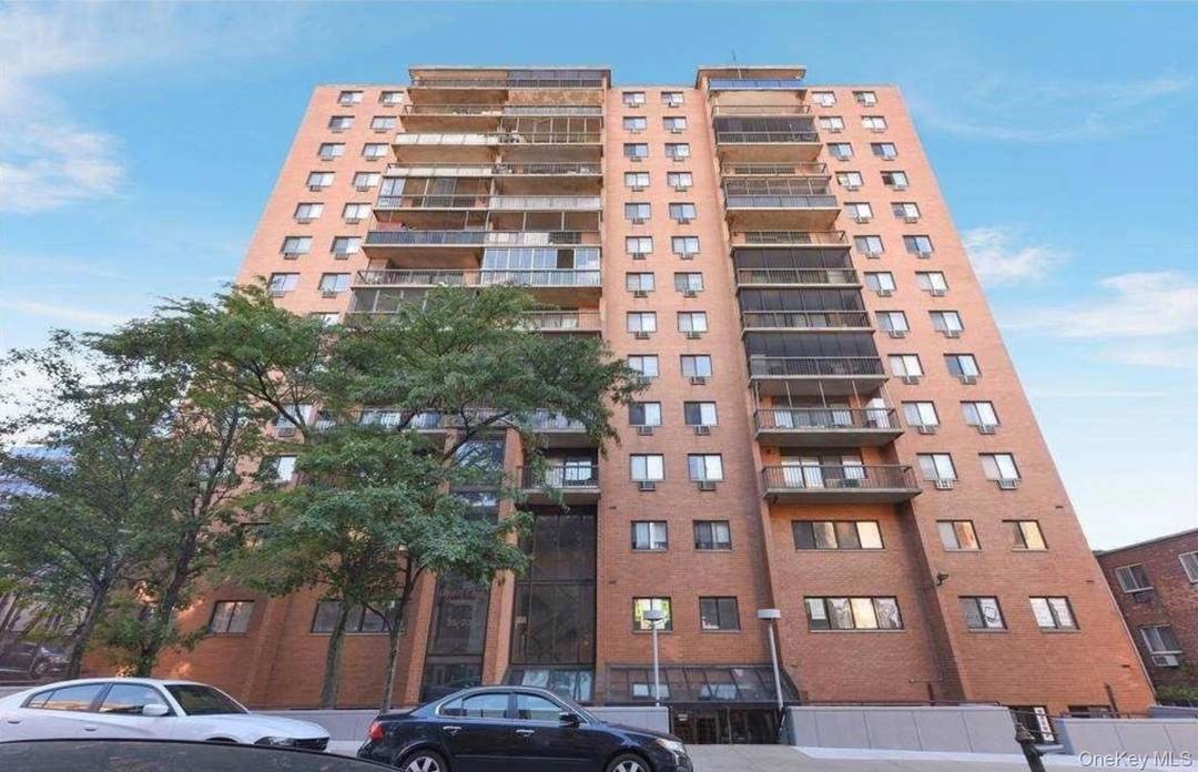 In the heart of Flushing, this bright and versatile 2 bedroom condo is currently being used as a spacious 1 bedroom, easily convertible back to a true 2 bed.