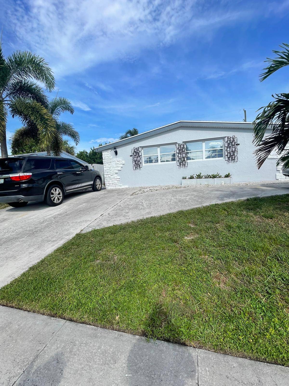 Step into this beautifully renovated single family home in Palm Beach Gardens, where modern comfort meets stylish living.