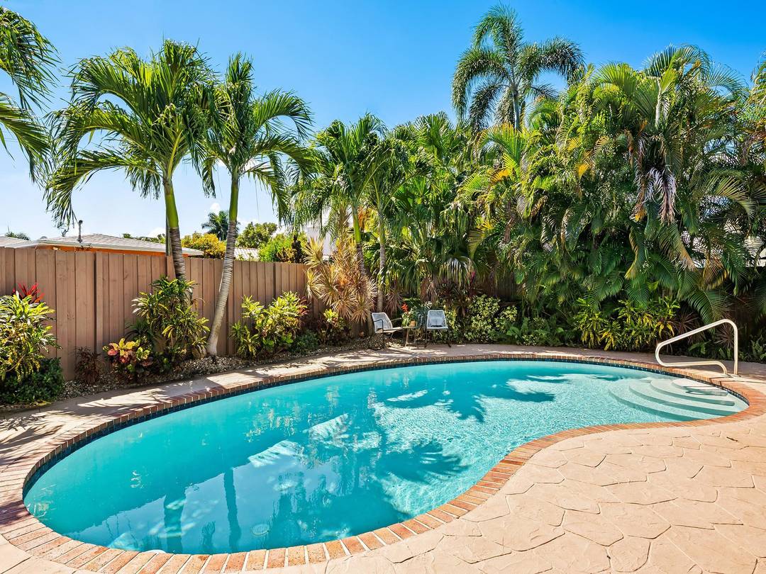 A stunning 3 bed 2 bath single family pool home in the Northridge section of Poinsetta Heights.