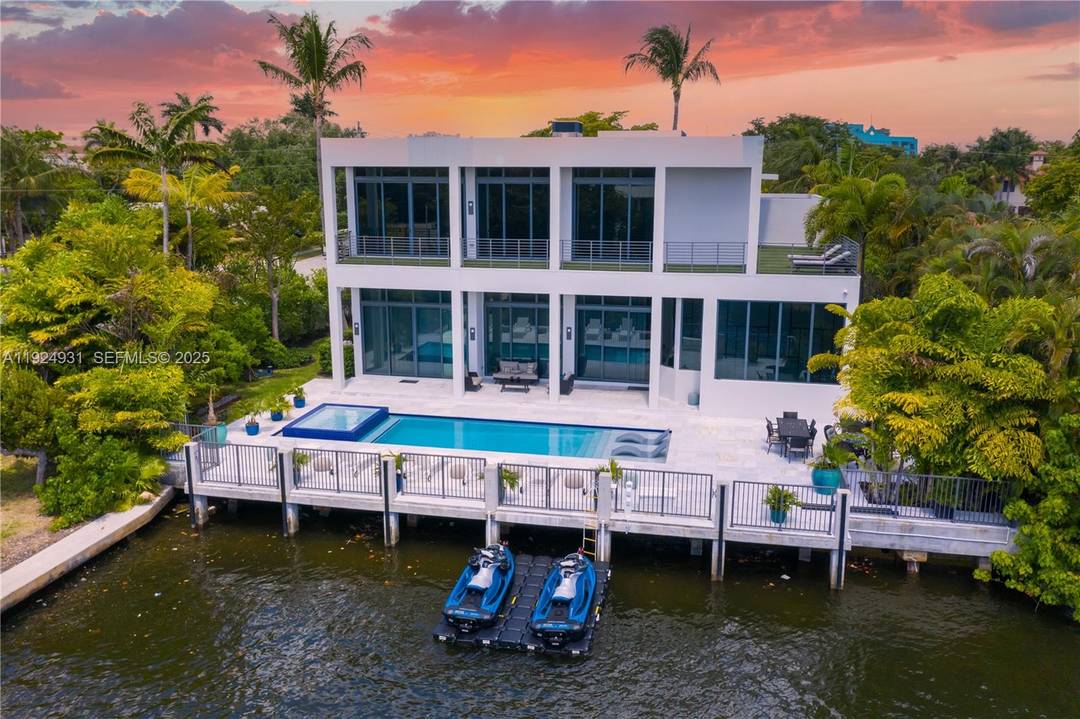 Stunning modern waterfront estate in Coral Ridge, offering 100 ft of yacht friendly frontage and exceptional indoor outdoor living.