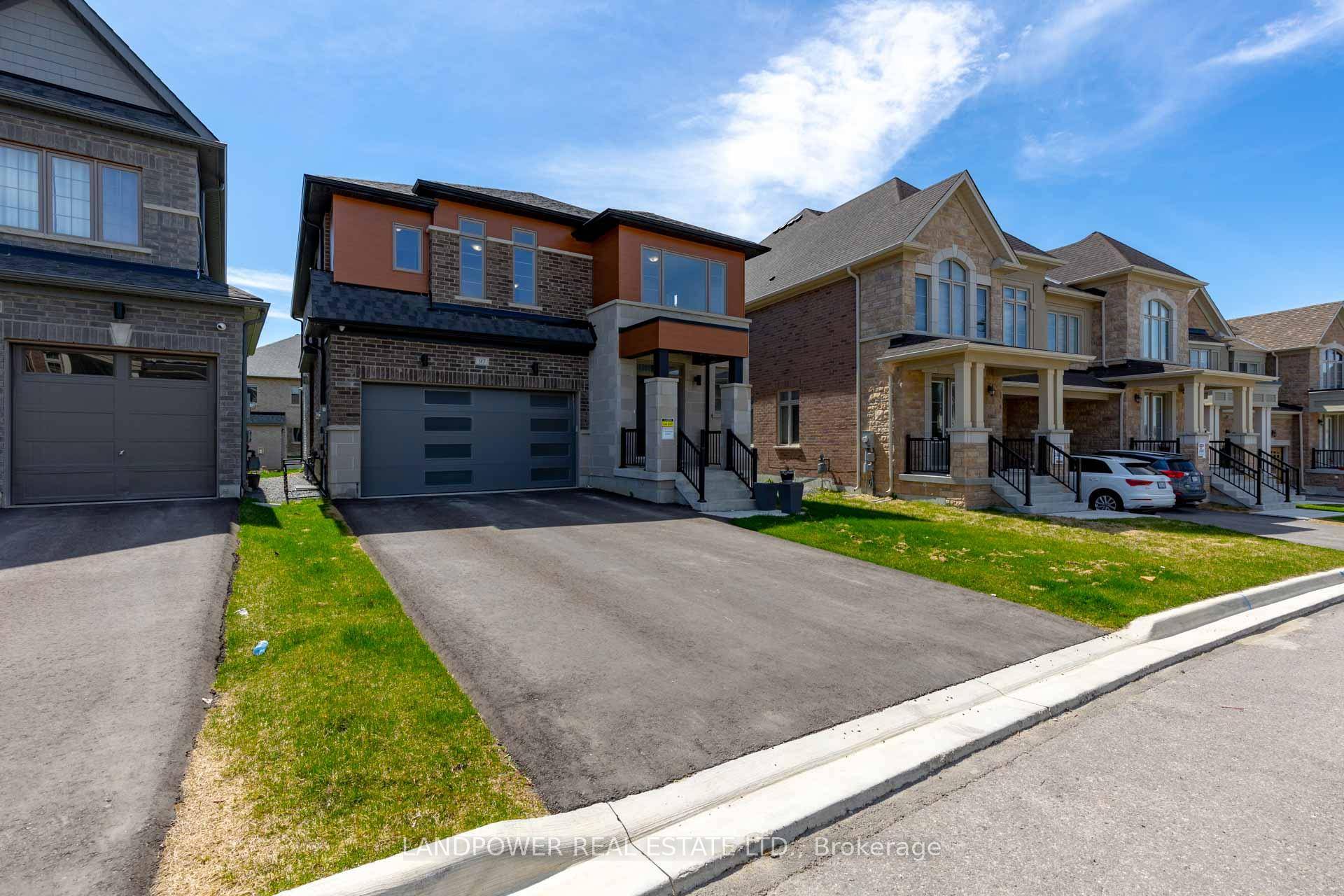 Spacious 4 Bedroom Detached Home In The Heart Of The Sought After Anchor Woods Community !