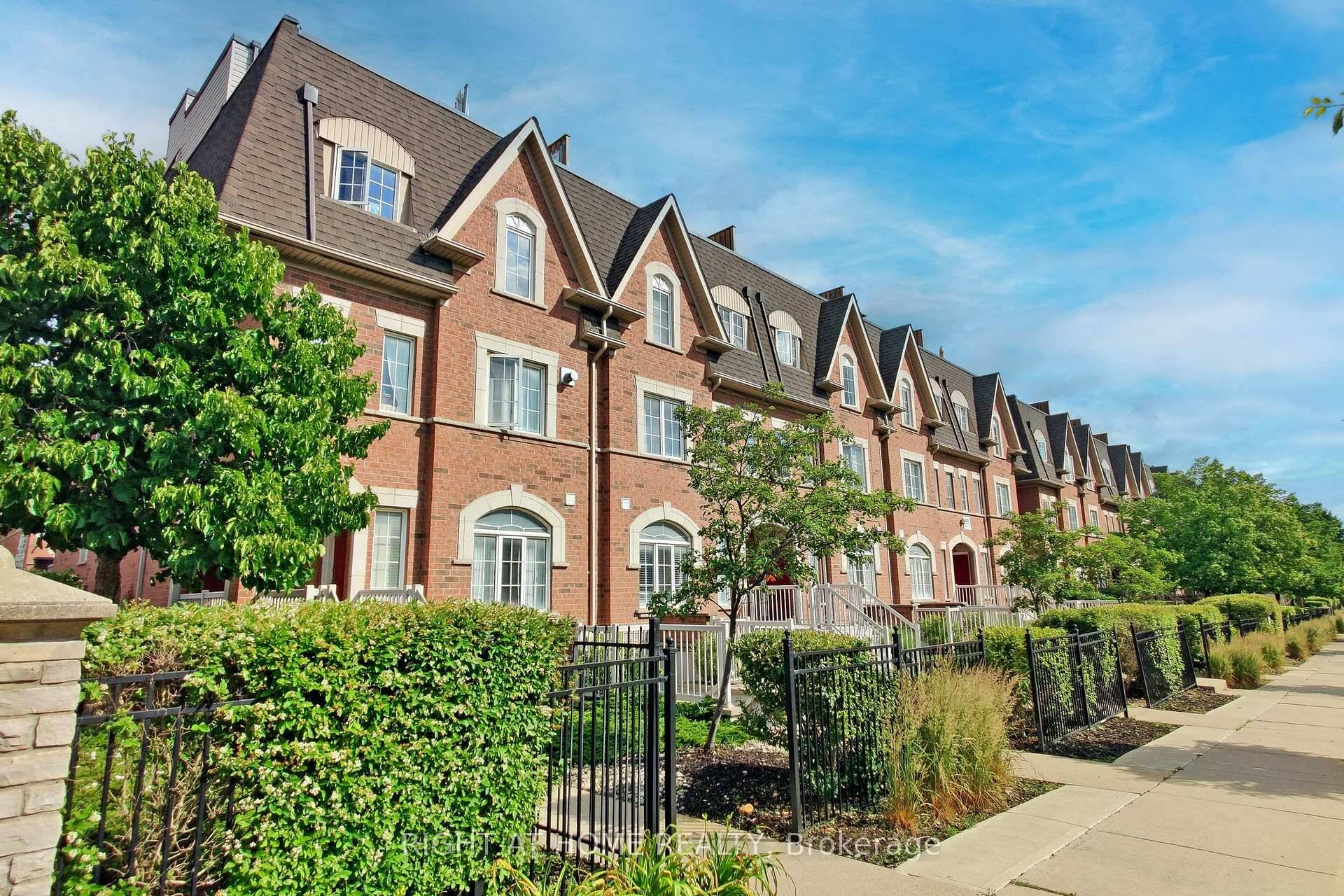 Cozy 560sf Stacked Townhome with 9ft Ceilings In The Heart of Mississauga.