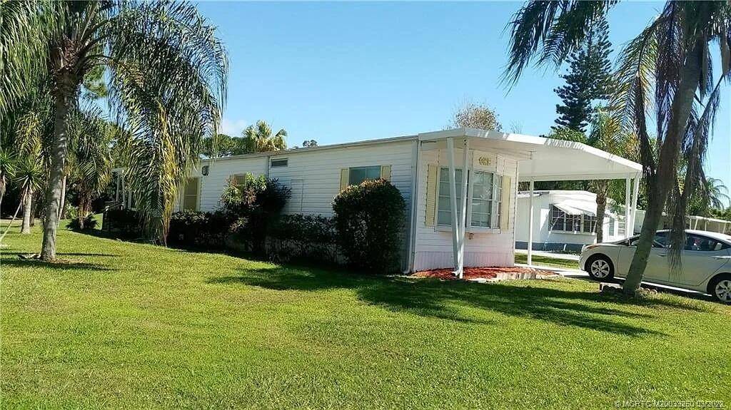 This two bedroom two bath manufactured home in a 55 and older community is a beautiful well maintained manufactured home in a cozy cul de sac also on the golf ...