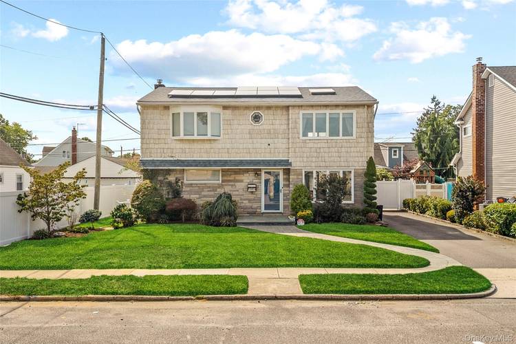 Welcome to this spacious 5 bedroom, 2 bath home in Franklin Square, offering plenty of room for everyone !