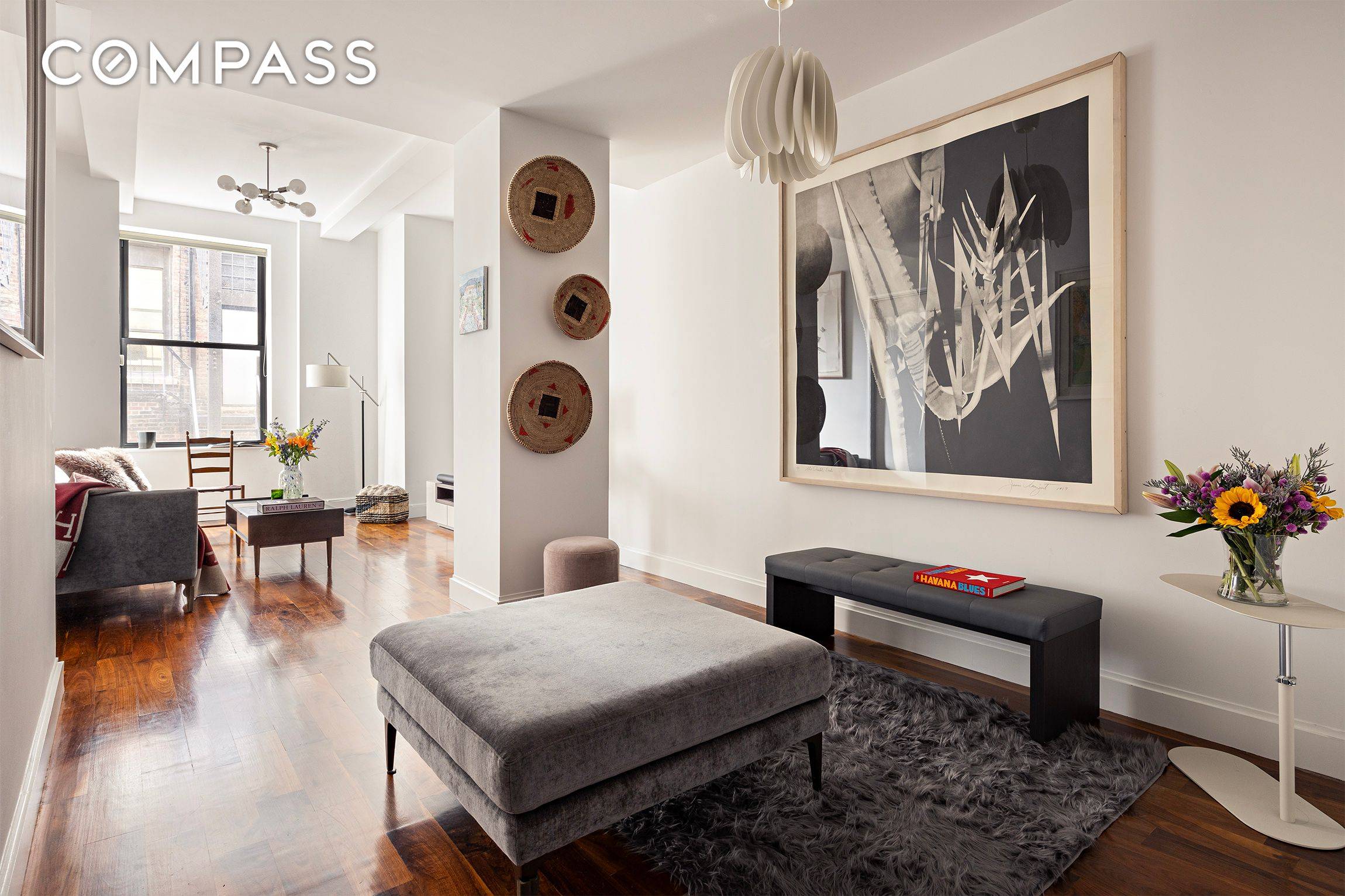 Centrally located in the heart of Chelsea, 140 West 22nd Street, 5D is an oversized one bedroom spanning over 900 square feet.