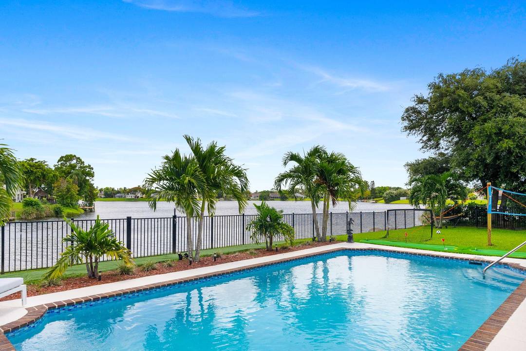 Welcome to our astonishing 3 bedroom, 2 bathroom estate with a stunning pool, located in the family friendly town of Wellington.