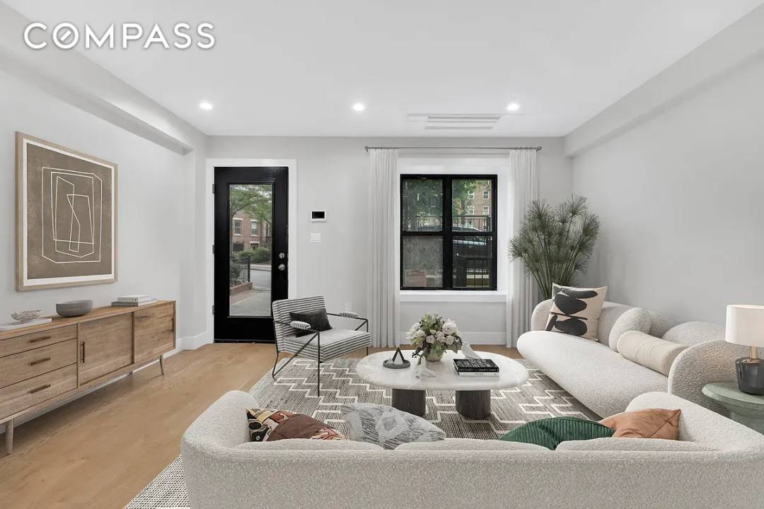Welcome to 265 W 131st St, your new home in the heart of Harlem !